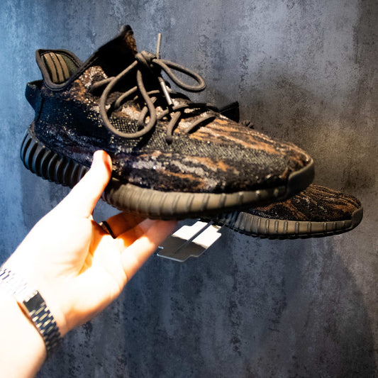 Okunaii™ Wall Mount Slimline "Invisible" Shoe Display Holder