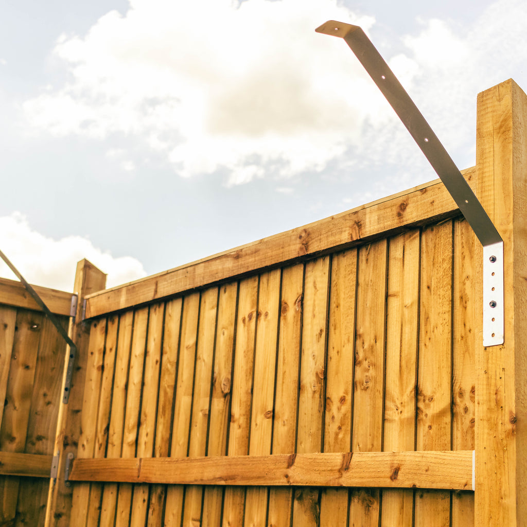 Cat Fence Extender Brackets Keep Your Cats Safe in the Garden