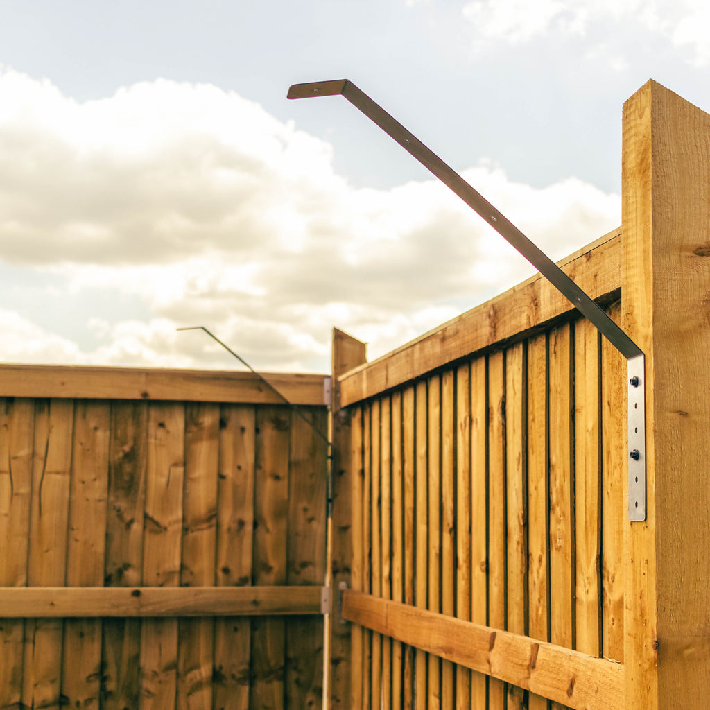 Cat Fence Extender Brackets Keep Your Cats Safe in the Garden