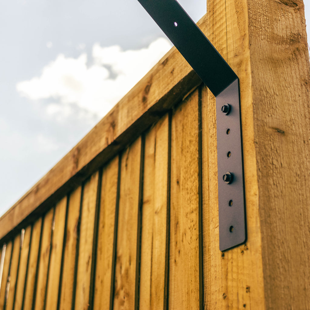 Cat Fence Extender Brackets Keep Your Cats Safe in the Garden