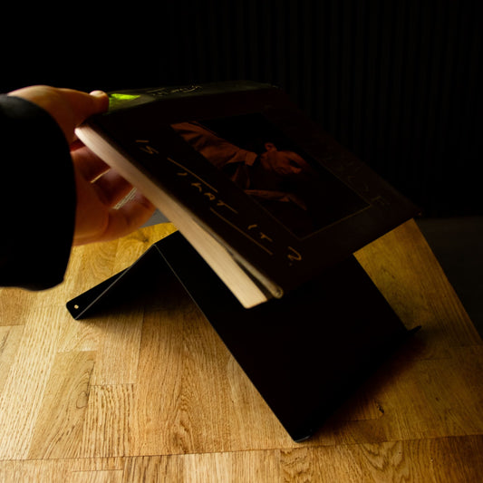 Okunaii™ Chapter Desktop Triangle Book Rest