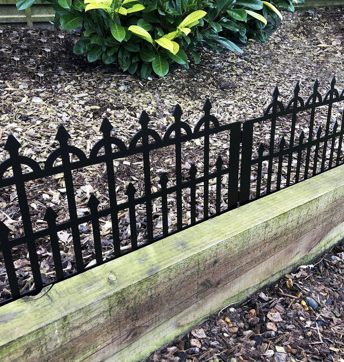 Decorative Classic & Modern Design Garden Picket Fence Panels - Indoor Outdoors