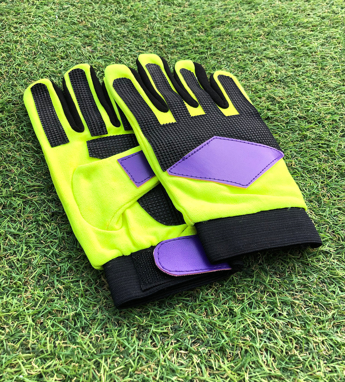 Ultratec Football Goalkeeper Gloves (2 Colours Available)