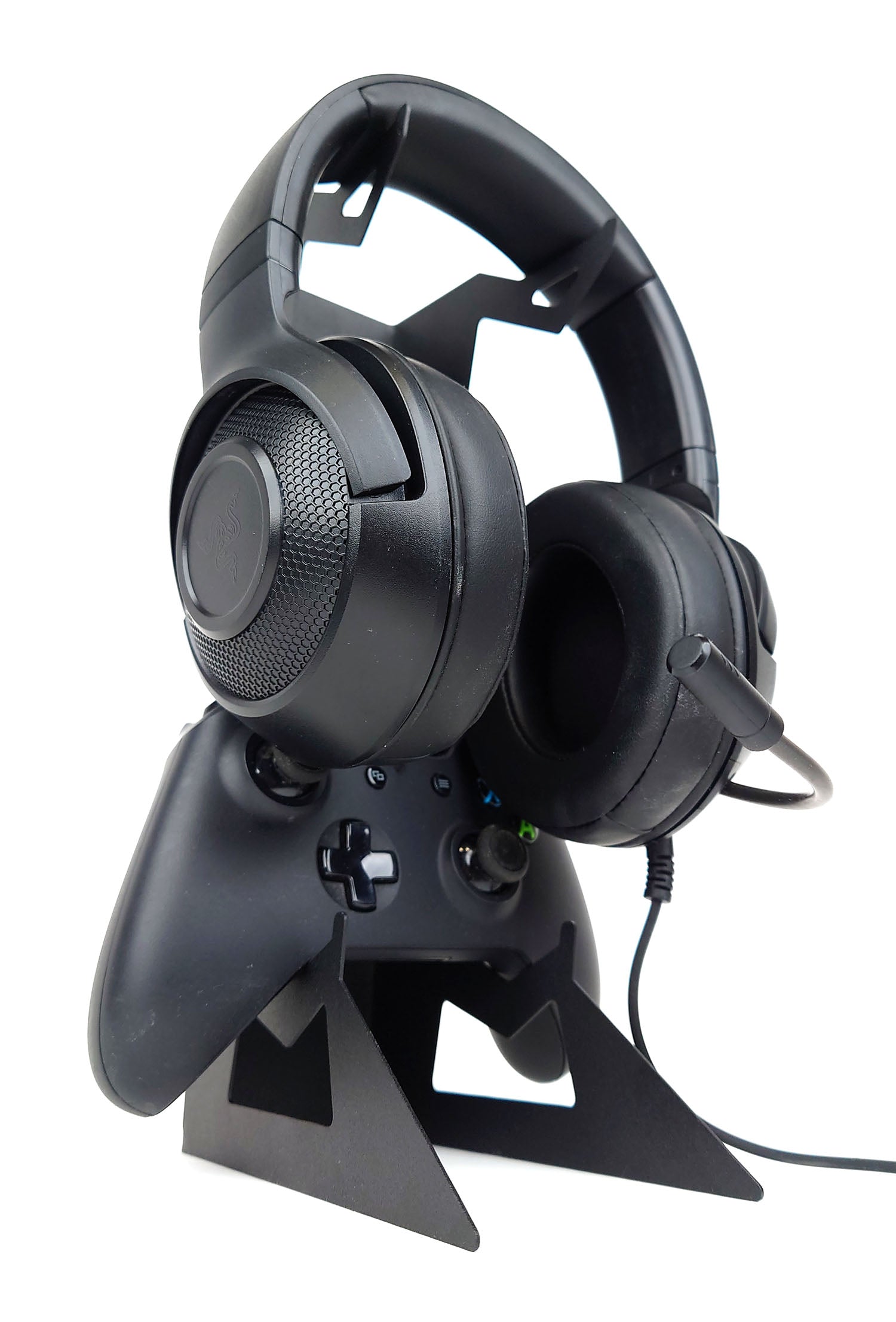 Headset and Controller Mounted on GameShieldz Tower