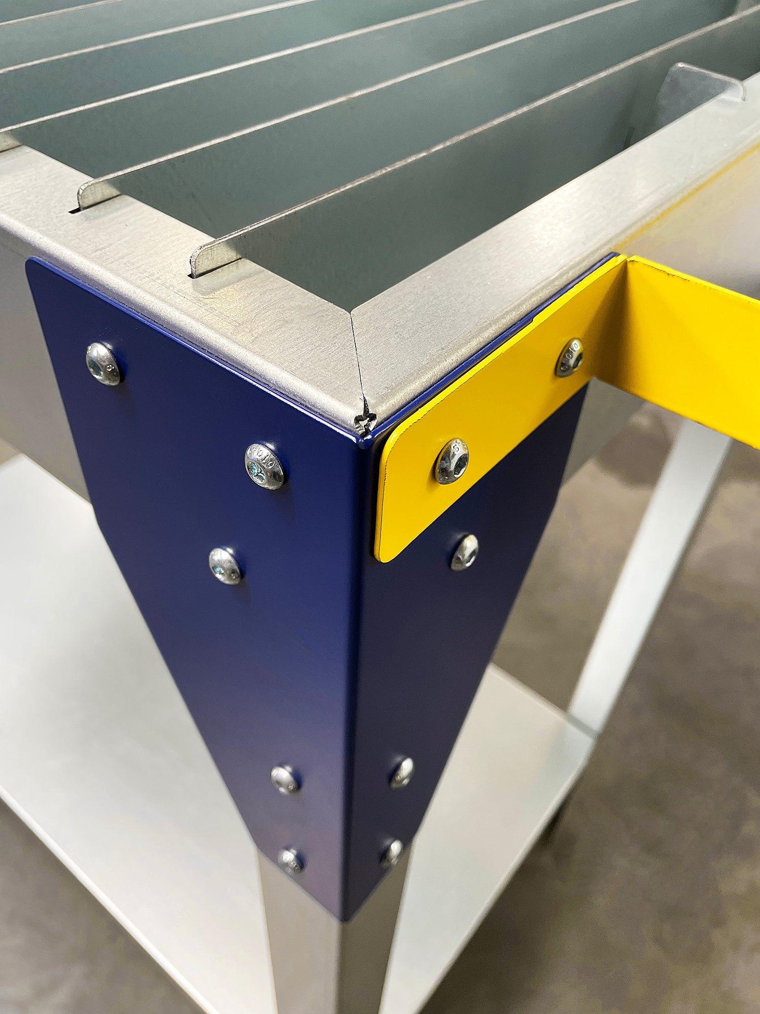 MegaMaxx UK™ Plasma Cutting Table & Workbench - Indoor Outdoors