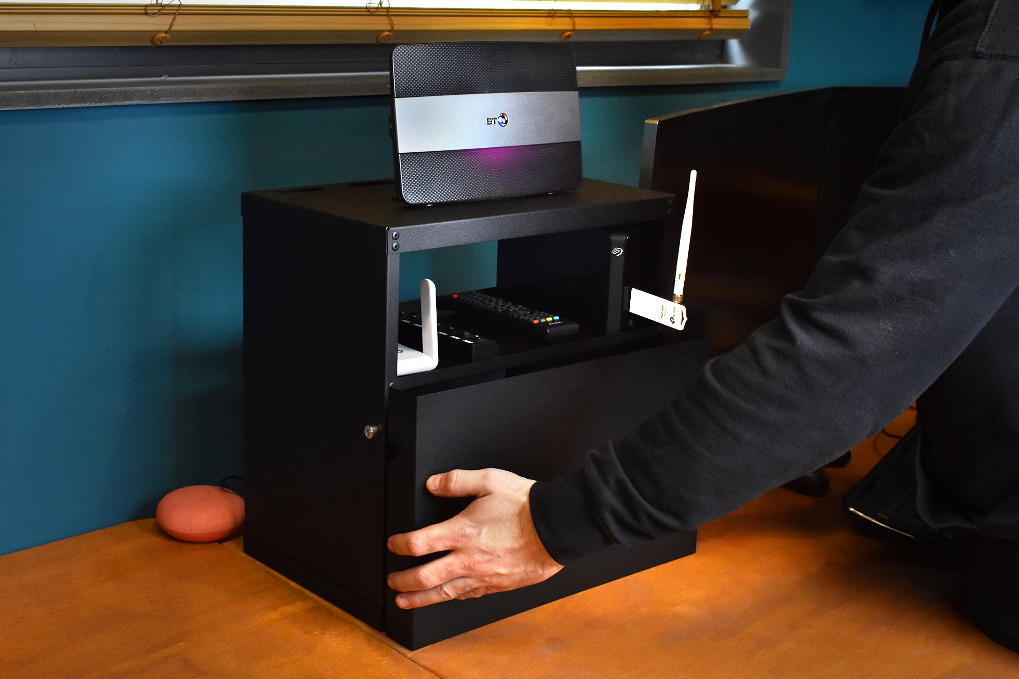 WiFi Router Cabinet - Wall Mount - Steel - Easy Install